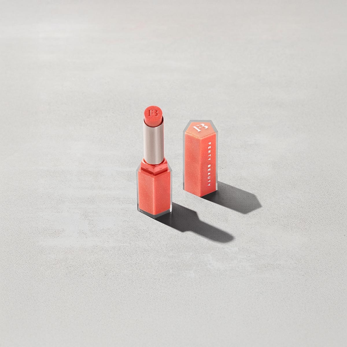 GLOSS BOMB STIX SHIMMER (LABIAL CON ACABADO BRILLOSO)
